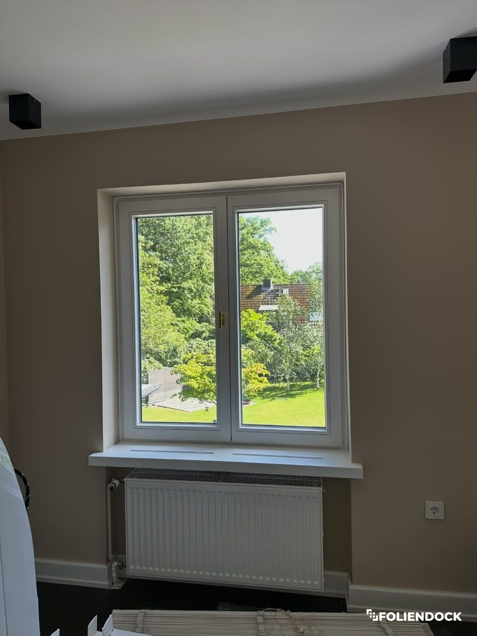 Blick in den Garten nach der Folierung – volle Durchsicht