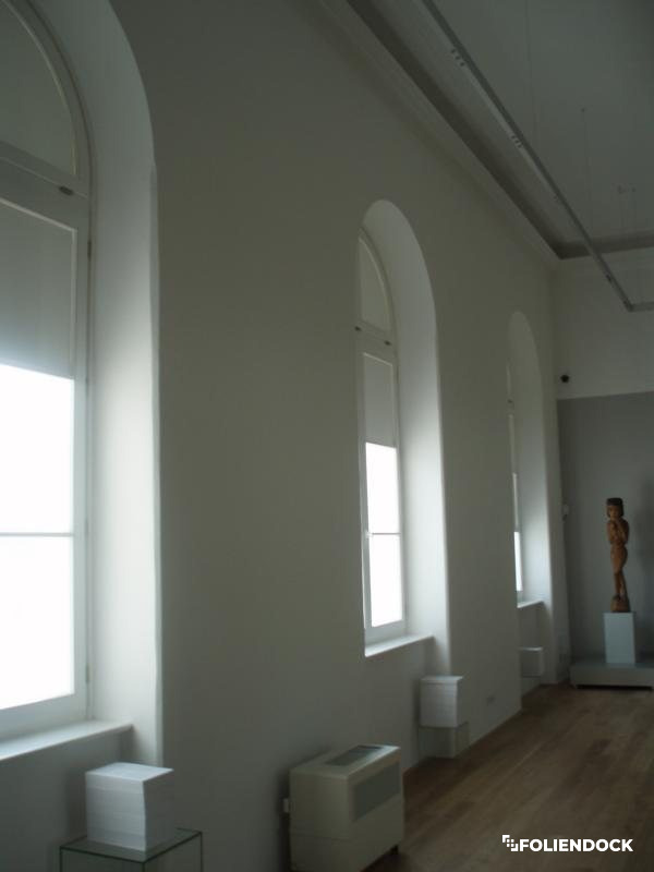 Galerierume: Folierung der Rundbogenfenster (2010)