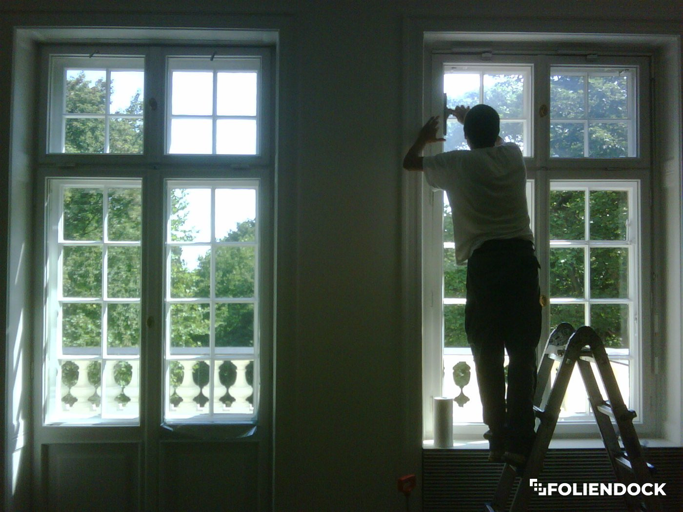 Handarbeit am Altbau: Folierung historischer Fenster (2008)