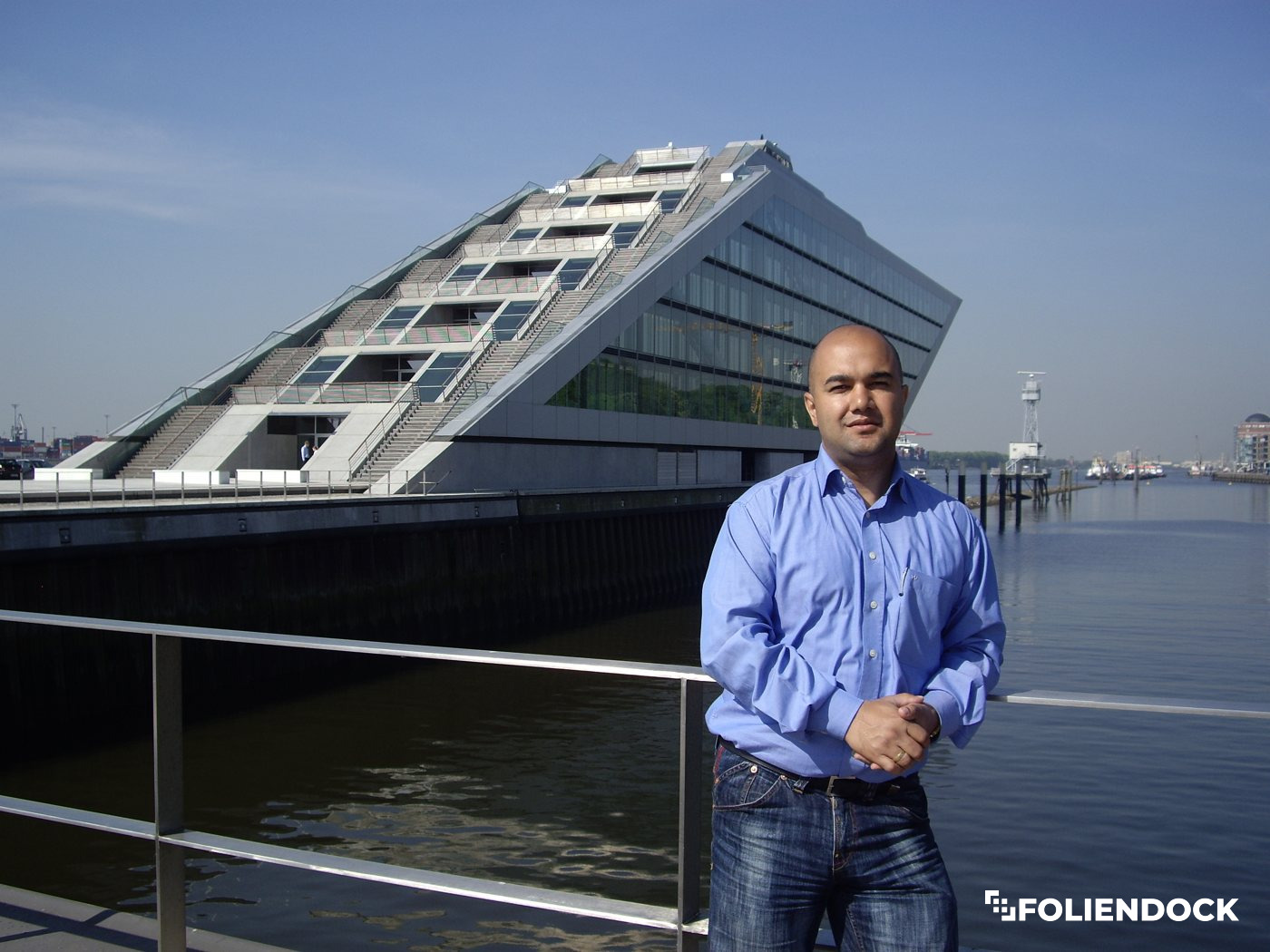 Am Dockland Hamburg  Folientechnik am Wahrzeichen (2009)