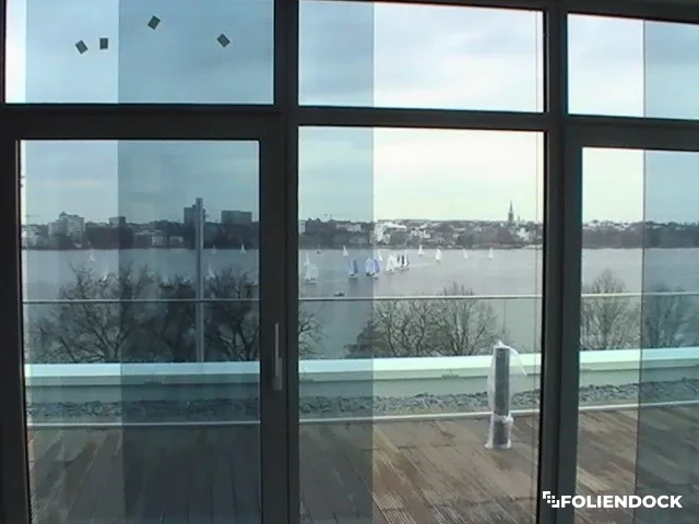 Büro an der Außenalster mit Sonnenschutzfolie ohne Spiegelung